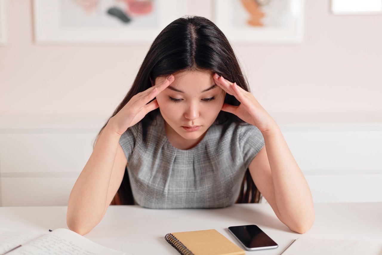 A business owner glancing at a missed call on her phone.